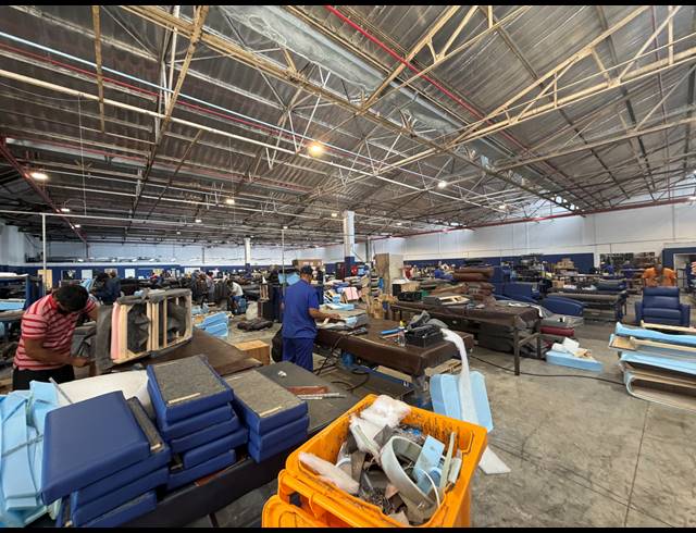 2,084M² WAREHOUSE TO LET IN BLACKHEATH INDUSTRIAL